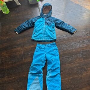 Patagonia jacket and snow pants in peacock blue/blue with pink trim